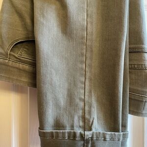 Soft Surroundings Olive straight leg stretch jean, cotton spandex. Pull-on.